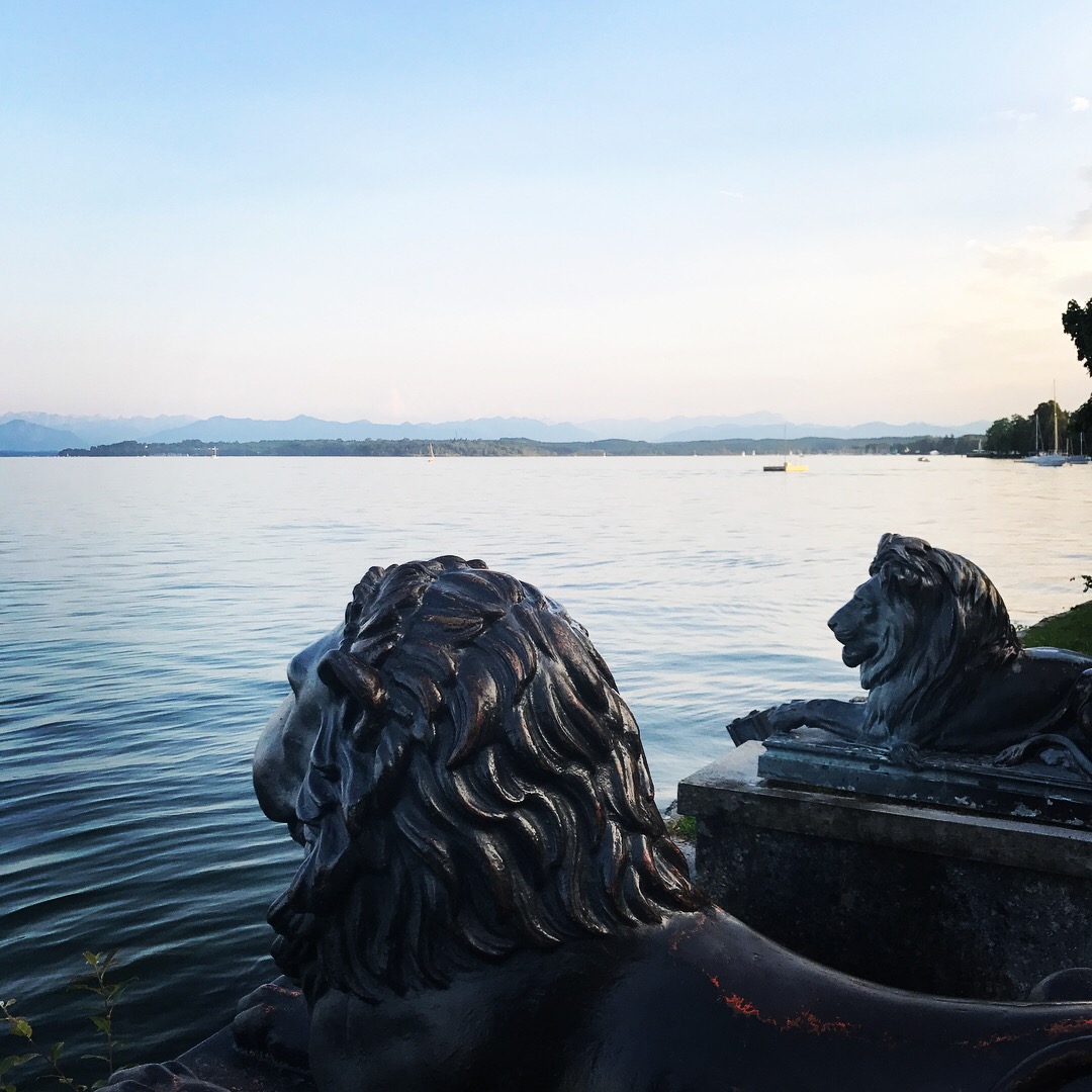 Blick vom Tutzinger Biergarten auf den Starnberger See